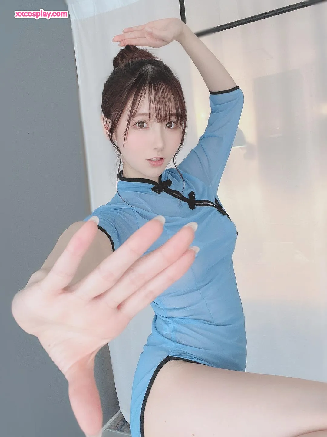 肯肯的清涼藍色旗袍